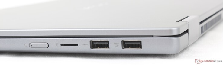 À direita: Botão liga/desliga, leitor MicroSD, 2x USB-A 3.2 Gen 1 (5 Gbps)