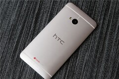 O HTC M7 foi projetado sob a liderança de Scott Croyle e apresentava a sintonia de áudio Beats. (Imagem: Anandtech)