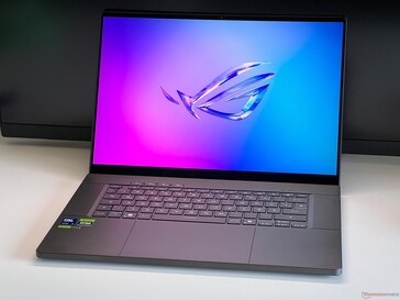 Asus ROG Zephyrus G16 (Fonte da imagem: Andreas Osthoff/Notebookcheck)