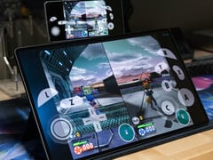 O Dolphin Netplay rodando Star Fox: Assault em dois dispositivos Android diferentes.