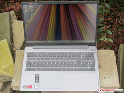 O Lenovo IdeaPad 3 15ABA7 (82RN007LGE), fornecido pela Lenovo IdeaPad 3 15ABA7 (82RN007LGE):