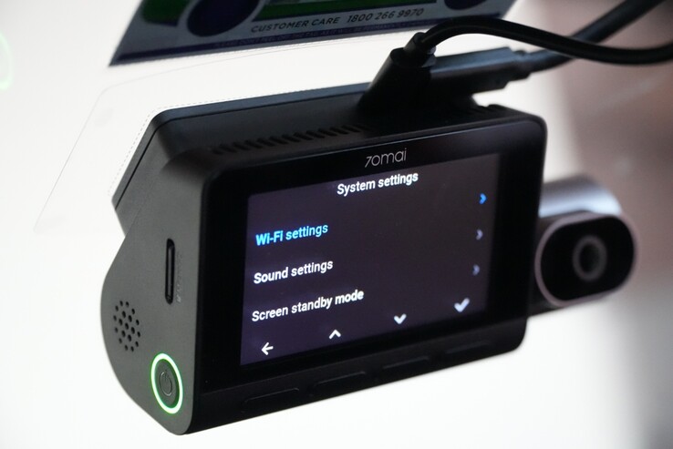 A câmera de painel 70mai 4K T800 tem um botão manual para ligar/desligar (Fonte da imagem: Abhinav Fating/Notebookcheck)