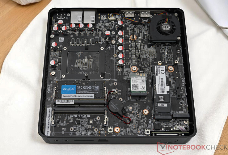 Zotac Zbox Magnus EN374070 sem placa inferior