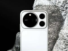 O Honor Magic9 Pro Max na foto na cor Prata