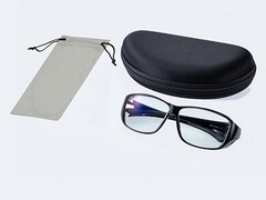 Os óculos Kenko Tokina Asterism vêm com um estojo rígido e uma bolsa macia. (Fonte da imagem: Kenko Tokina)