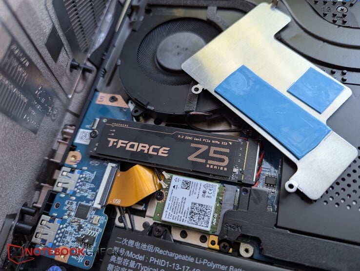 Vamos deixar de lado a placa de resfriamento XMG para SSDs por enquanto. Será que o adesivo de grafeno anunciado pode fazer isso sozinho?