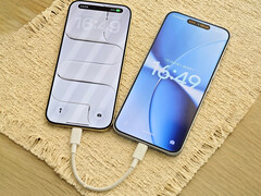 O cabo custa cerca de US$ 1,44 na China. Na foto: o cabo carregando reversamente um iPhone a partir de um telefone Redmi.