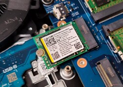 SSD SSTC CL4 M.2 2242 NVMe com a tampa removida