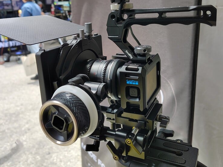 GoPro Mission 1 Pro ILS equipada para filmagem.