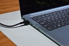 Lenovo IdeaPad Vibe: Portas no lado esquerdo.