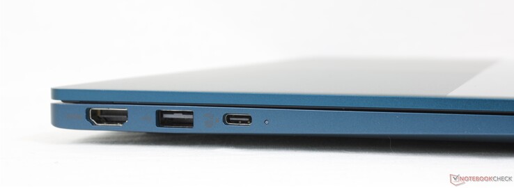 Esquerda: HDMI 1.4, USB-A 3.0, USB-C c/ DisplayPort + Fornecimento de energia
