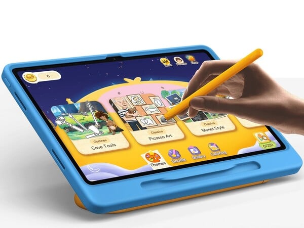 O Redmi Pad 2 Play Bundle vem com uma capa protetora de silicone e uma caneta stylus sem bateria. (Fonte da imagem: Xiaomi)