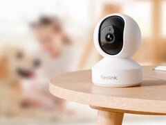 A câmera de segurança interna Reolink E1 Pro sobre uma mesa. (Fonte da imagem: Reolink)