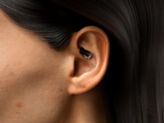 O wearable intra-auricular STAT Health pode monitorar condições como a Covid longa. (Fonte da imagem: STAT Health)