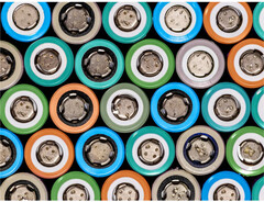Novos métodos de reciclagem de baterias podem reduzir o preço dos carros elétricos (imagem: Redwood Materials)