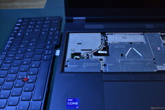 Lenovo ThinkPad P16 Gen 2: Teclado removido