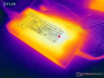 O adaptador AC pode alcançar mais de 45 C quando se joga por longos períodos