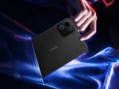 O Win Tablet possui um ecrã de 8,4 polegadas. Na imagem: uma fotografia promocional que destaca o design compacto do dispositivo.