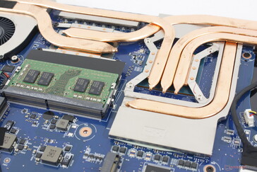 Slots acessíveis 2x SODIMM