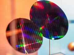 A Samsung Foundry está entre os maiores fabricantes de chips semicondutores do mundo (um wafer de semicondutor na foto). (Fonte da imagem: Unsplash)
