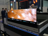 tela OLED impressa a jato de tinta de 65 polegadas se desdobrando (Fonte da imagem: Charbax no YouTube)
