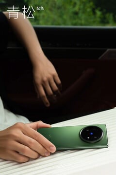 O Vivo Z Fold5 em Pine.