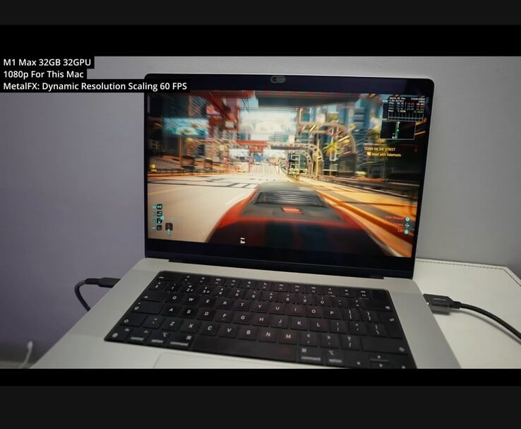Cyberpunk 2077 em execução em um MacBook Pro M1 Max (32 GB de RAM, GPU de 32 núcleos) a 1080p usando o dimensionamento de resolução dinâmica do MetalFX. O jogo mantém um desempenho suave de 60 FPS, demonstrando o poder do antigo Apple Silicon para jogos AAA nativos. (Fonte da imagem:
