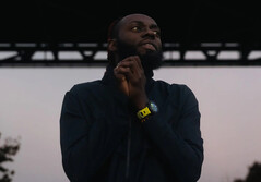 O Forerunner 965 será uma alternativa mais cara do que o Forerunner 265, anteriormente retratado. (Fonte da imagem: Garmin via SwimOutlet)