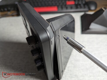 Remova os dois parafusos