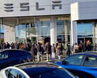 Fila de Cybertruck em um showroom da Tesla em Langley, BC (imagem: CyberNatural_BC/X)