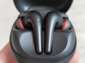 1M MAIS Aero TWS ANC Earbuds em preto (Fonte: Próprio)