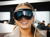 Apple está desenvolvendo um headset de realidade mista mais leve e mais acessível. (Fonte da imagem: Ali Colak)