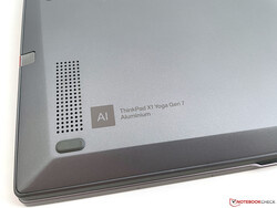 O X1 Yoga G7 faz uso do alumínio.