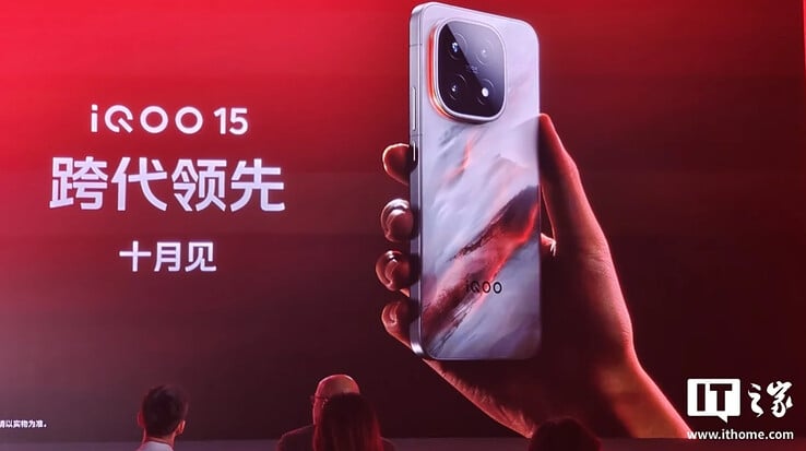 Foto: teaser de anúncio da iQOO para o iQOO 15, com o texto em chinês "Vejo o senhor em outubro" (Fonte da imagem: ITHome)