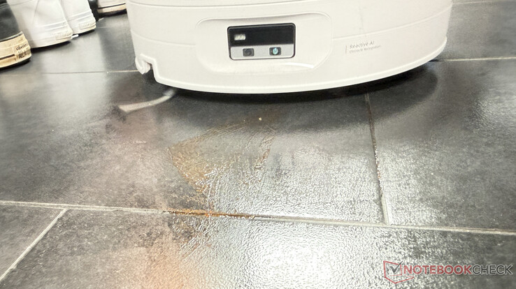 Bom desempenho de limpeza graças ao rolo para manchas gordurosas