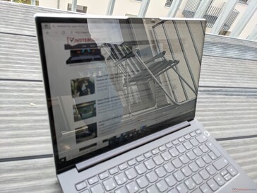 ThinkBook 13x G1 em uso externo