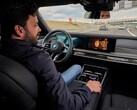 A BMW permitirá que os motoristas assistam a vídeos em suas telas de infotainment enquanto usam os recursos de condução autônoma de Nível 3. (Fonte da imagem: BMW)