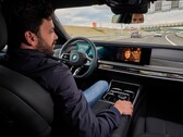 A BMW permitirá que os motoristas assistam a vídeos em suas telas de infotainment enquanto usam os recursos de condução autônoma de Nível 3. (Fonte da imagem: BMW)