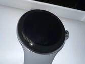 O Pixel Watch tem uma luneta muito mais grossa do que o que o marketing sugere. (Fonte da imagem: u/Suckmyn00dle)