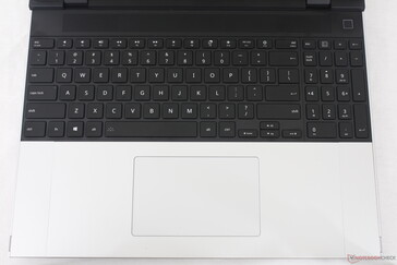 Os módulos do teclado e do clickpad podem ser trocados a quente, ao contrário do módulo dGPU