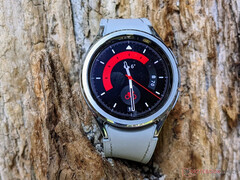 É improvável que a série Galaxy Watch7 chegue antes do verão, Galaxy Watch6 Classic na foto. (Fonte da imagem: Notebookcheck)