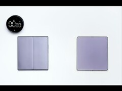 Galaxy Z Fold 7 (esquerda) e Oppo Find N6 (direita) desdobrados.