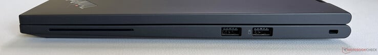 Lado direito: Leitor de cartão inteligente, USB-A 3.2 Gen.1 (5 Gbps), USB-A 3.2 Gen.1 (5 Gbps, alimentado), trava Kensington