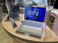 O Acer Swift 16 AI possui um trackpad enorme. (Fonte da imagem: Notebookcheck)