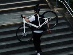 Roadlite:ON CF: Bicicleta elétrica leve com transmissão por correia