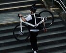 Roadlite:ON CF: Bicicleta elétrica leve com transmissão por correia