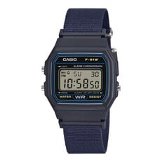 Relógio digital Casio F-91WF-2A com caixa azul e pulseira de tecido trançado combinando.