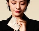 A Xiaomi lançou pôsteres oficiais, fotos para a imprensa e um vídeo teaser do telefone flip Mix Flip 2 com uma câmera Leica. (Fonte da imagem: Xiaomi)