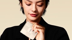 A Xiaomi lançou pôsteres oficiais, fotos para a imprensa e um vídeo teaser do telefone flip Mix Flip 2 com uma câmera Leica. (Fonte da imagem: Xiaomi)