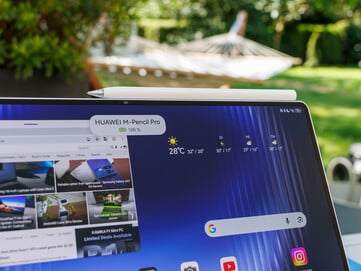 O M-Pencil Pro fixa-se com segurança na borda superior do tablet...